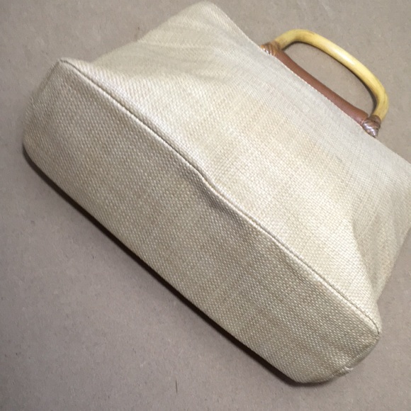 Embroidered Floral Raffia Handbag - Picture 6 of 11